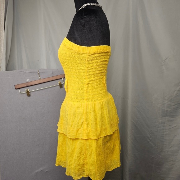 2b bebe Womens Yellow Smocked Eyelet Tiered Ruffle Strapless Tube Mini Dress XS - Picture 5 of 10